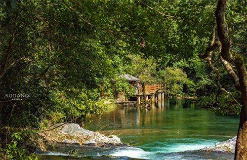 'Cửu Trại Câu' ở sâu trong núi, được ví như một nơi độc nhất vô nhị